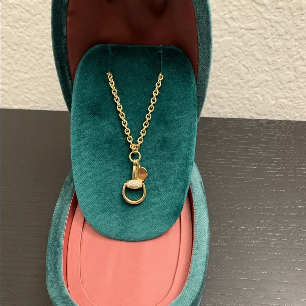 Gucci 18K Yellow Gold Horsebit Necklace, Diamonds - Picture 2 of 8